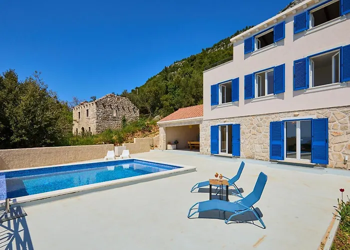 Villa Korta - Spacious House With Pool