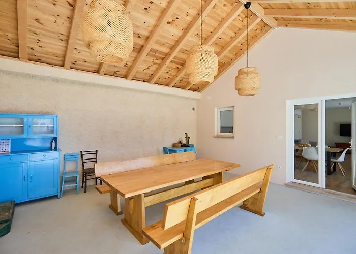 Villa Korta - Spacious House With Pool