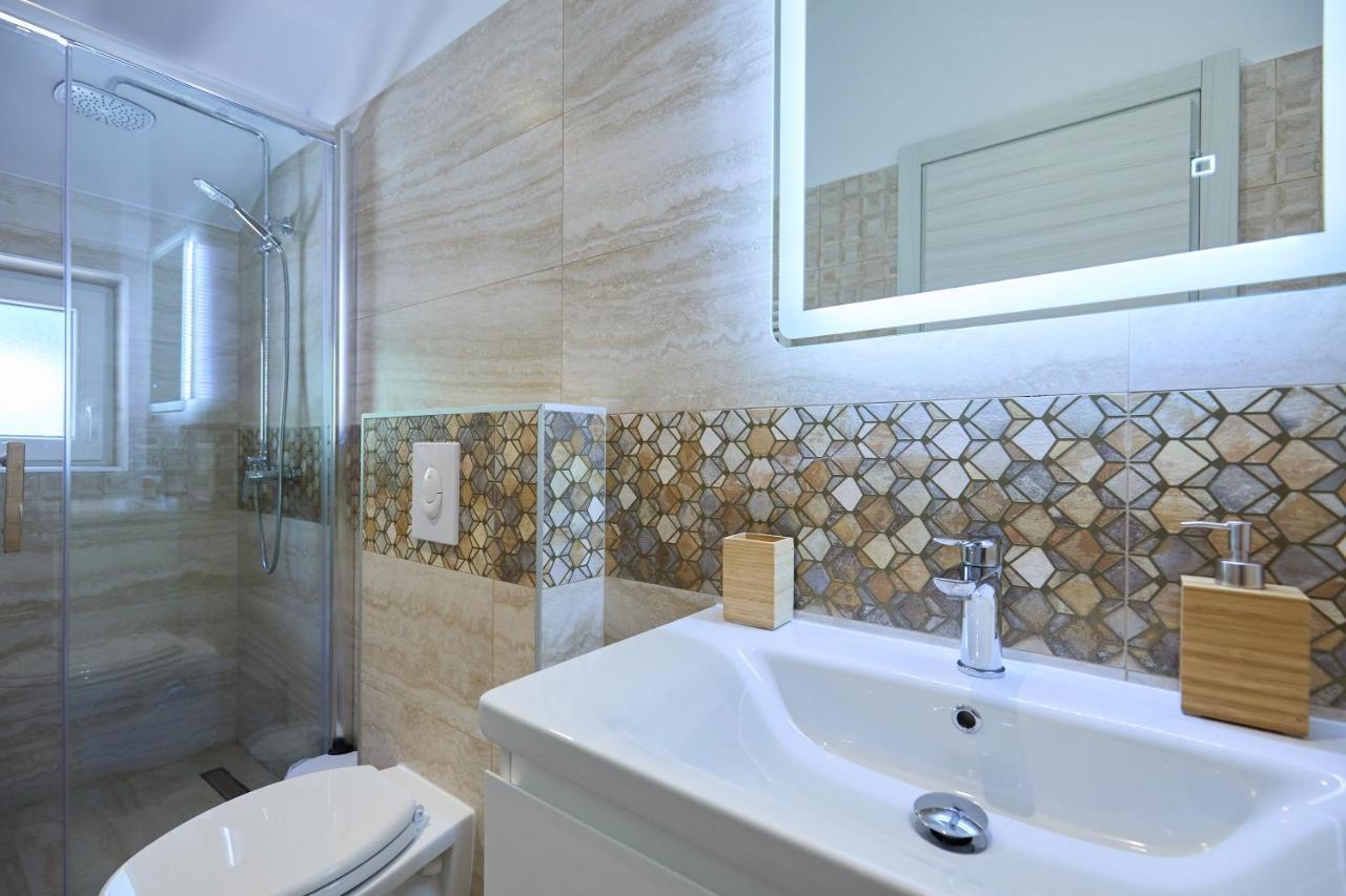 Korta - Spacious House With Pool Vila