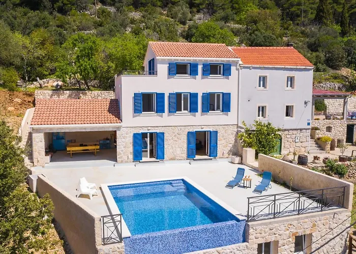 Villa Korta - Spacious House With Pool