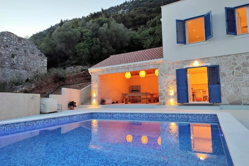 Villa Korta - Spacious House With Pool