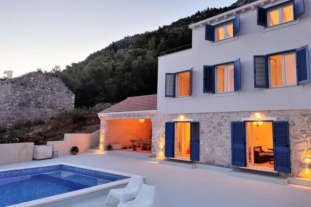 Korta - Spacious House With Pool Villa