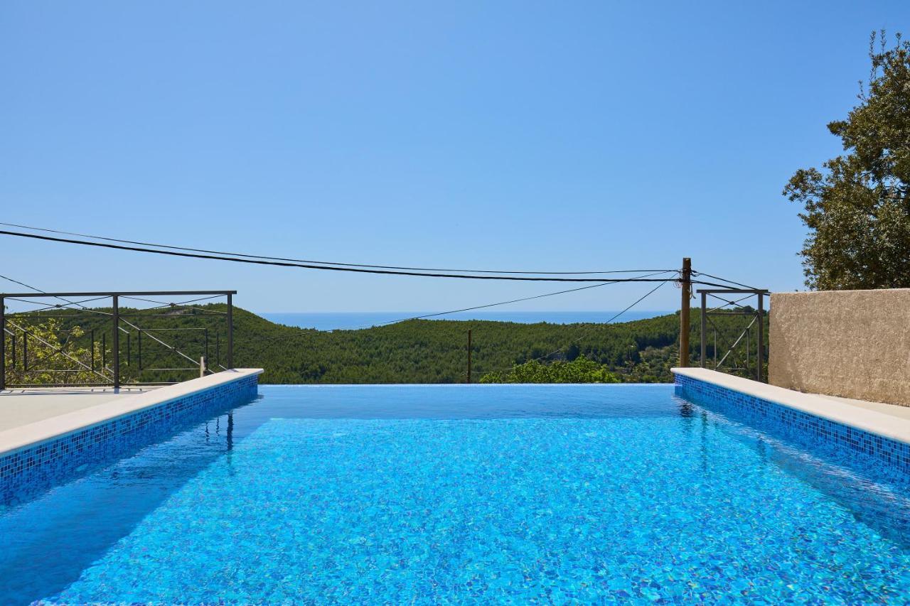 Korta - Spacious House With Pool Villa *
