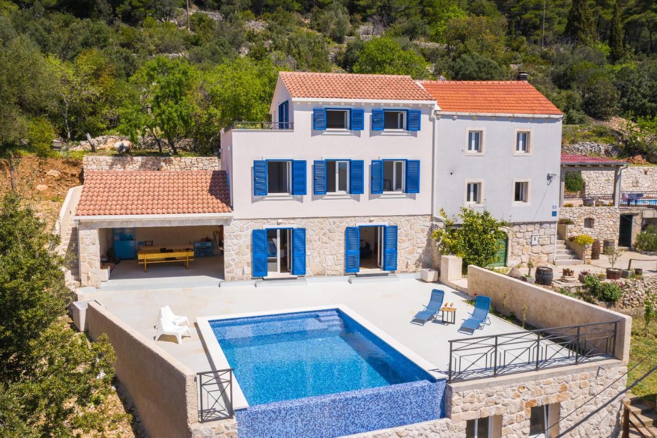 Villa Korta - Spacious House With Pool