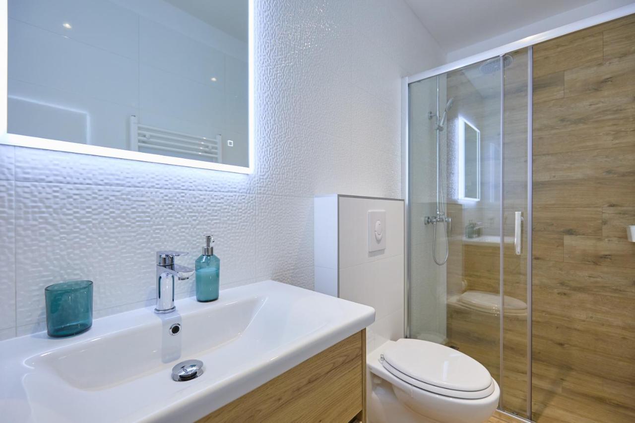 Villa Korta - Spacious House With Pool
