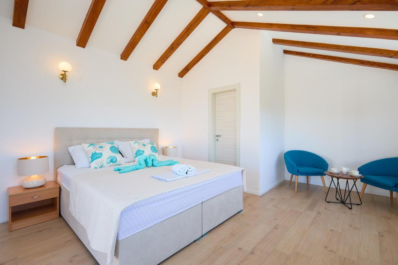Vila Korta - Spacious House With Pool *
