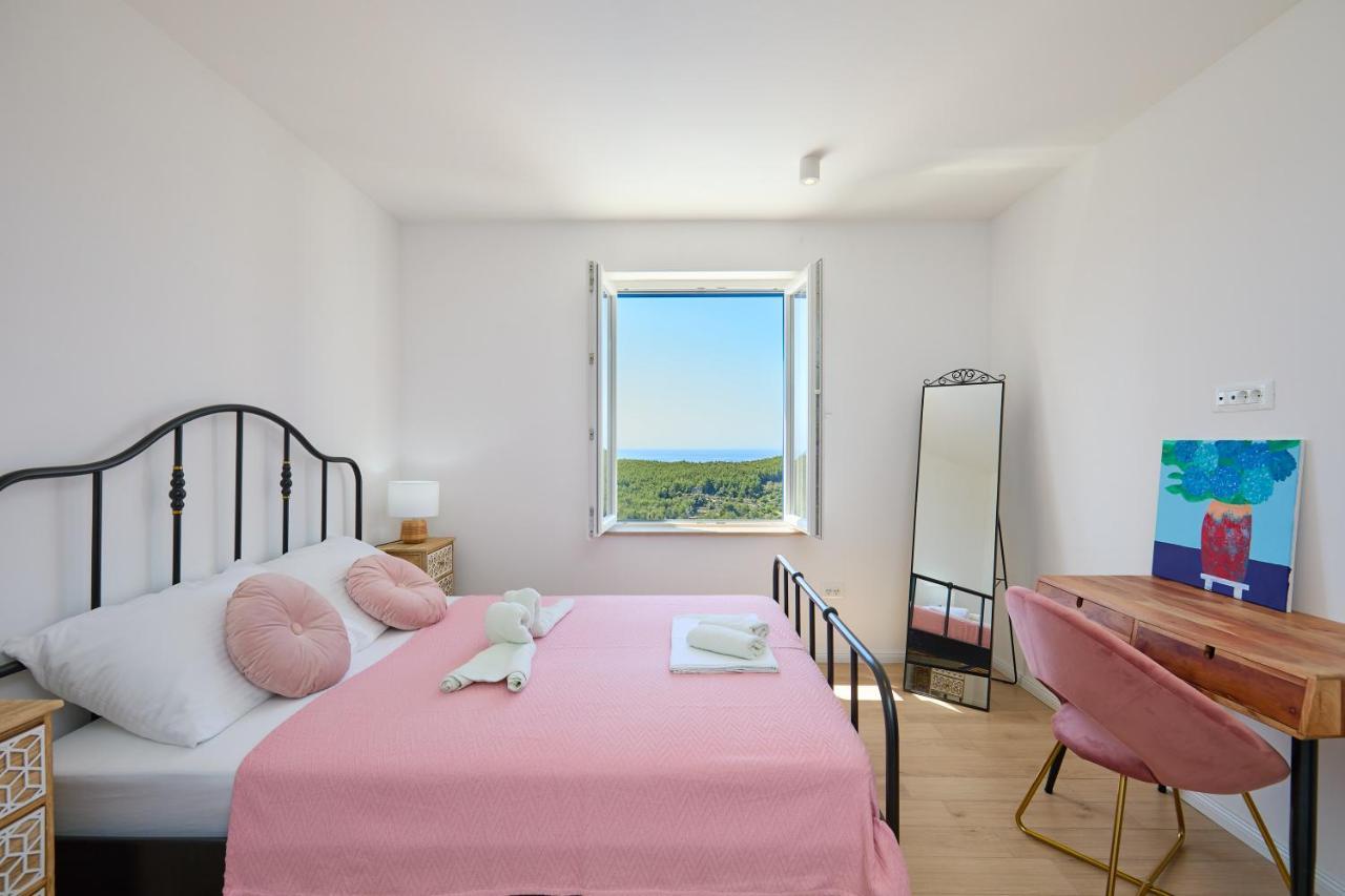 Korta - Spacious House With Pool Villa