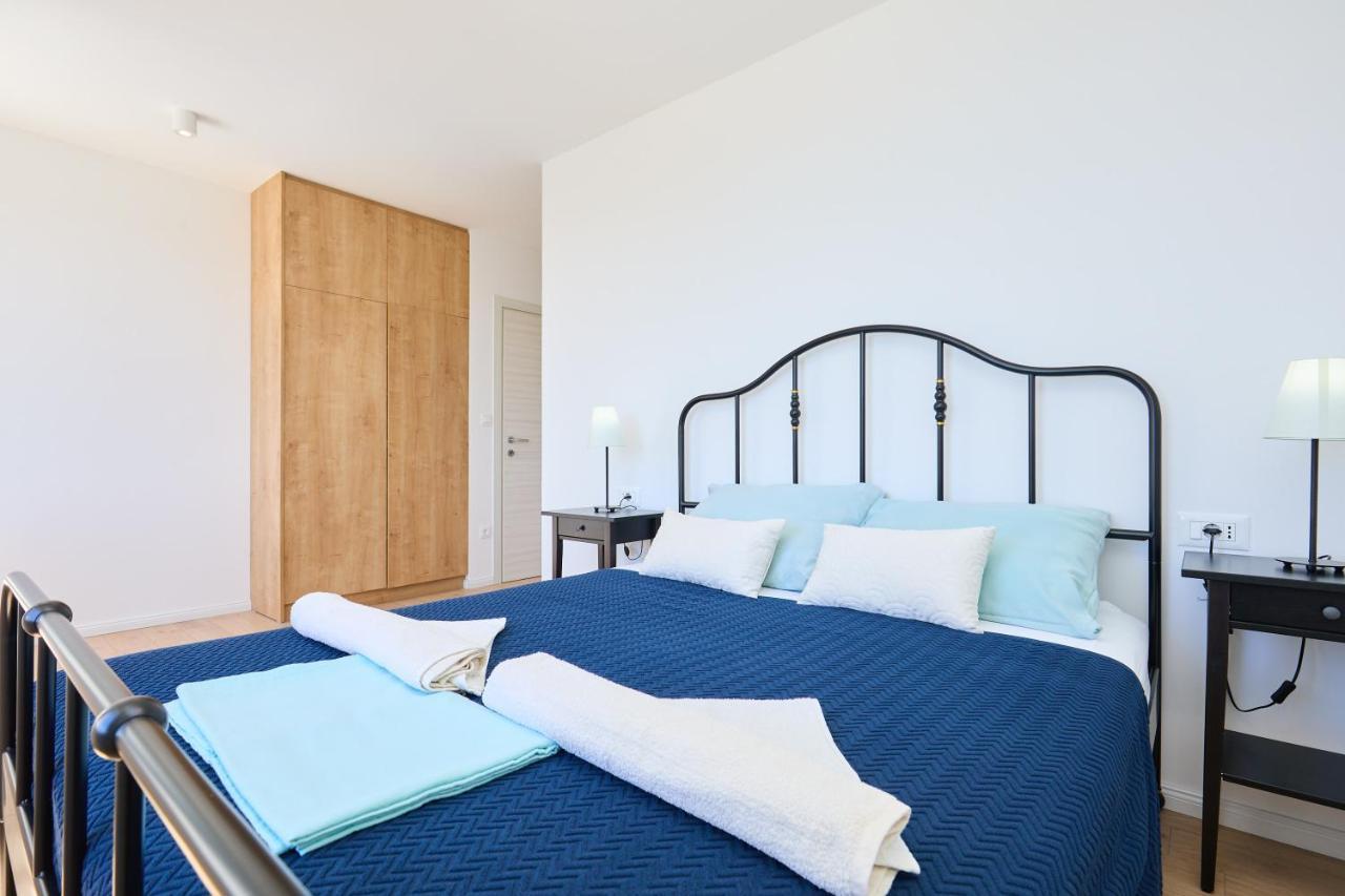 Villa Korta - Spacious House With Pool *