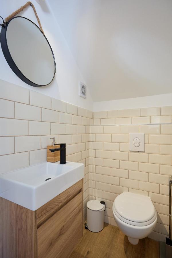 Korta - Spacious House With Pool