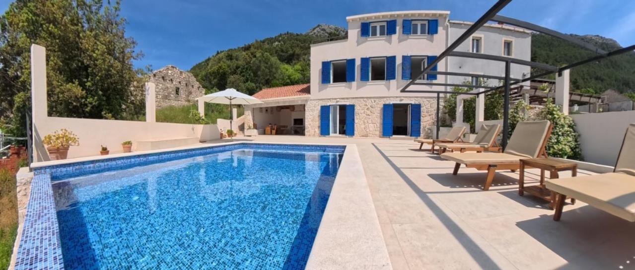 Korta - Spacious House With Pool Vila
